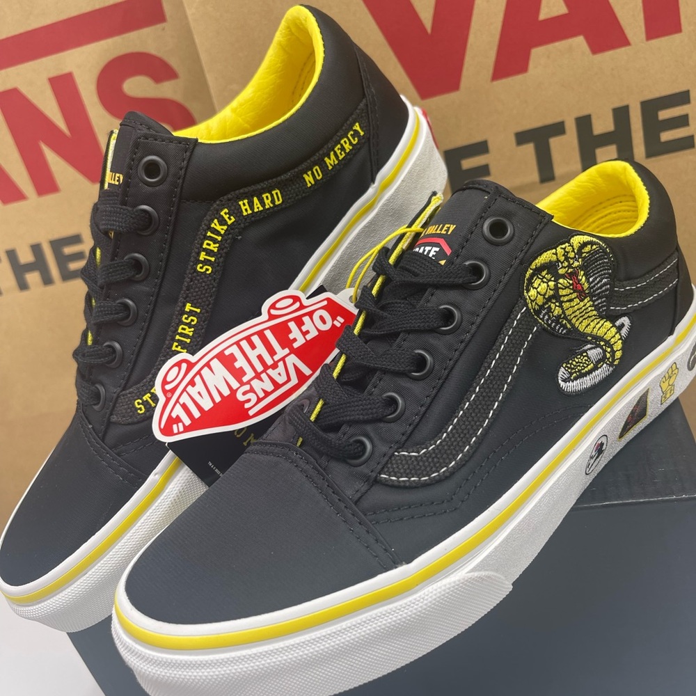 Vans Men's Old Skool Cobra Kai Black/Yellow/White Sneakers
VN0A3WKT05N - Picture 11 of 16
